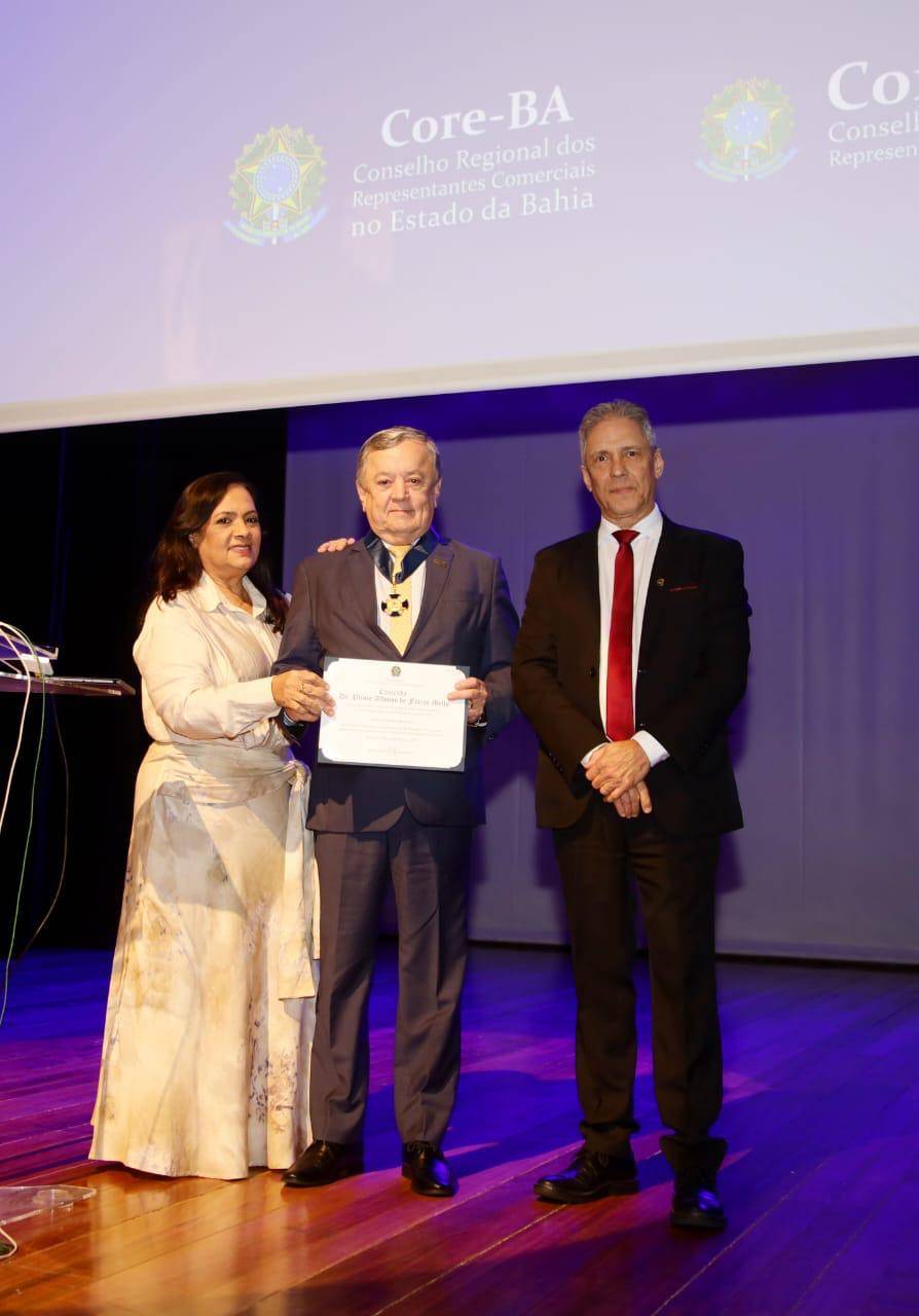 Presidente do Sistema Comércio BA recebe comenda do Conselho Federal dos Representantes Comerciais