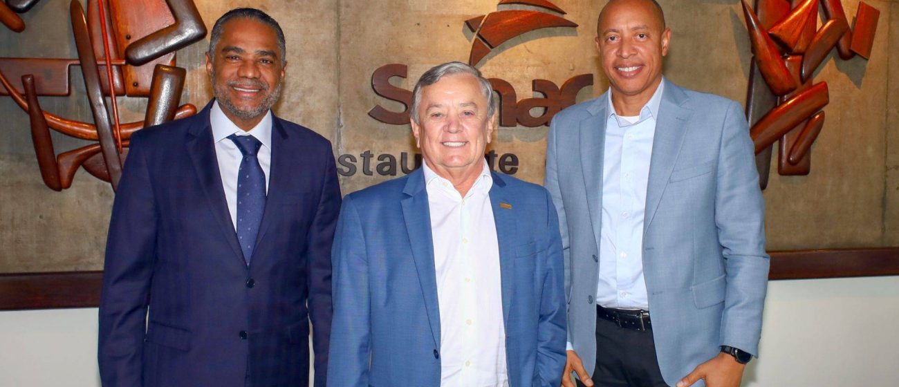 Em reunião na Casa do Comércio,  deputado Márcio Marinho (Republicanos) repudia proposta de criação de novo S do Turismo