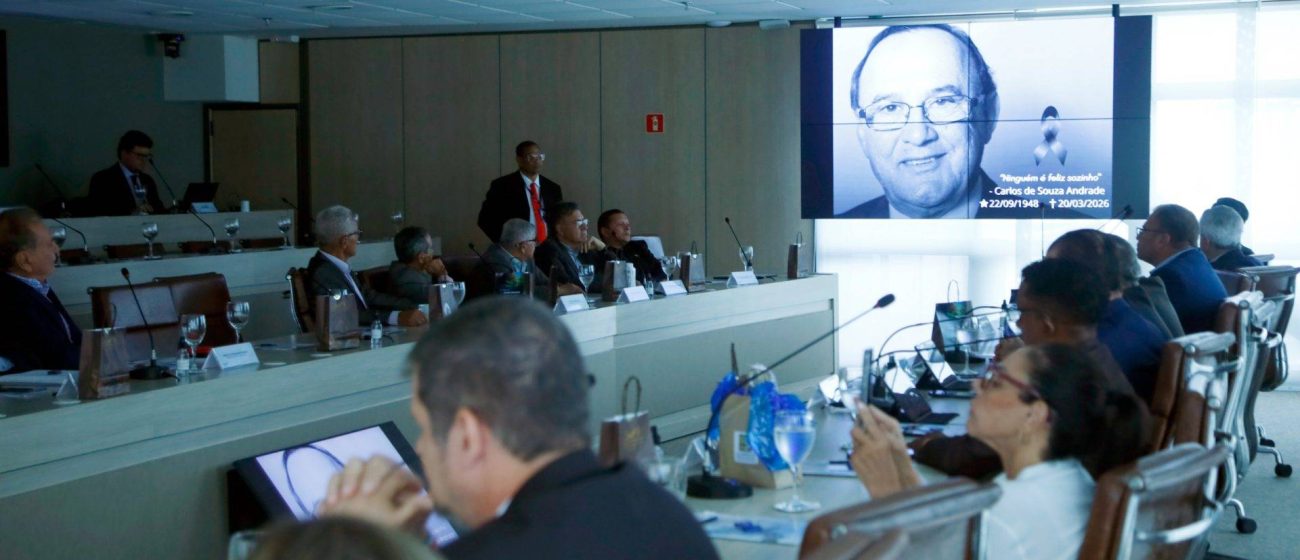 Reunião da Diretoria da Fecomércio BA é marcada por homenagens ao ex-presidente Carlos de Souza Andrade