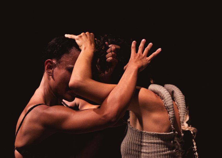 Teatro Sesc-Senac Pelourinho tem destaque para espetáculos teatrais e de dança em abril