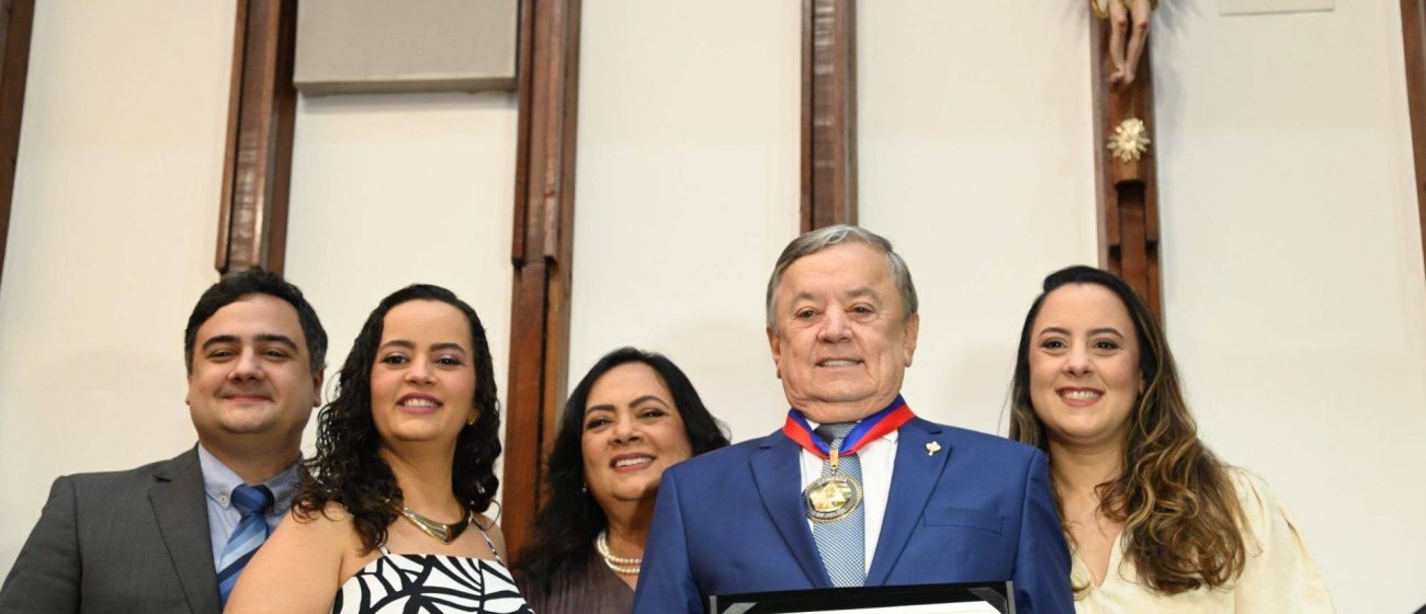 Presidente do Sistema Comércio BA, Kelsor Fernandes, recebe a comenda 2 de Julho Presidente do Sistema Comércio BA, Kelsor Fernandes, recebe a comenda 2 de Julho