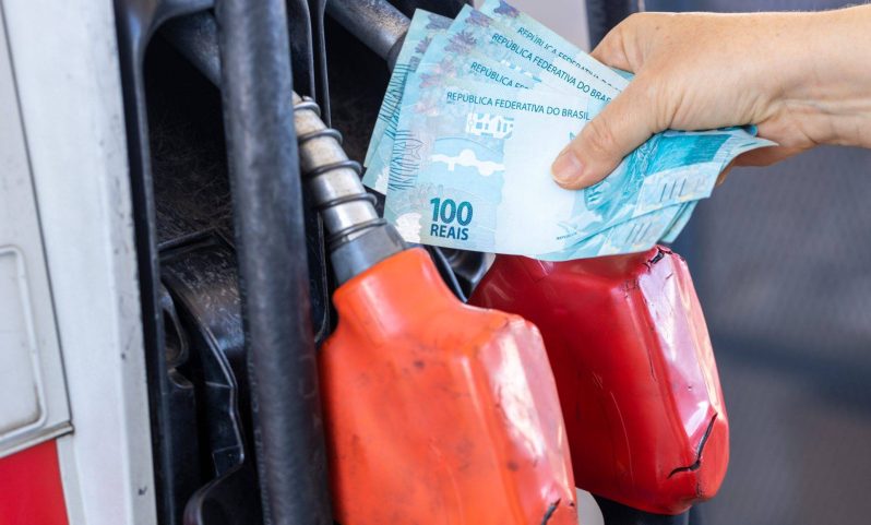 Queda dos combustíveis segura inflação na RMS em 0,51% em maio, avalia Fecomércio BA