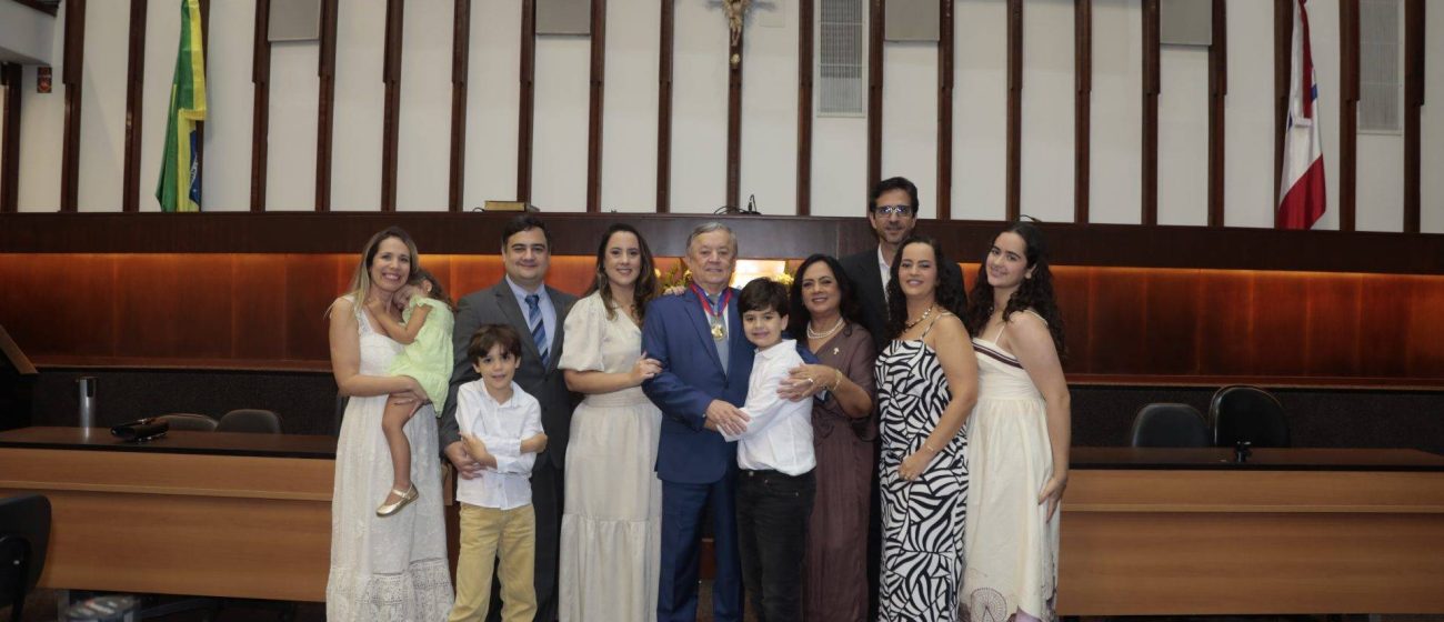Presidente do Sistema Comércio BA, Kelsor Fernandes, recebe a comenda 2 de Julho Presidente do Sistema Comércio BA, Kelsor Fernandes, recebe a comenda 2 de Julho
