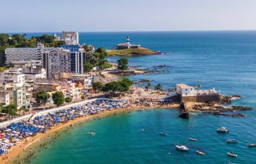 Turismo baiano dispara 16% em junho, bate recorde no mês e fecha o melhor primeiro semestre da história, aponta Fecomércio BA  